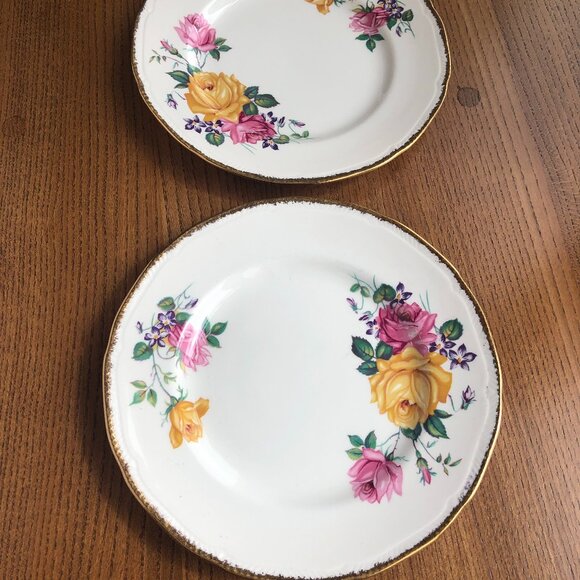 Vintage Ridgway Chateau Rose Salad Plates 22 Kt gold edge. - Picture 2 of 6